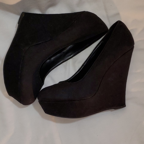 Suede wedges NWT - Picture 2 of 5